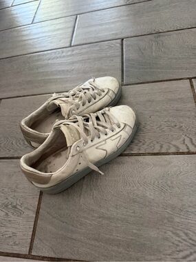White Leather Star Accent Sneakers